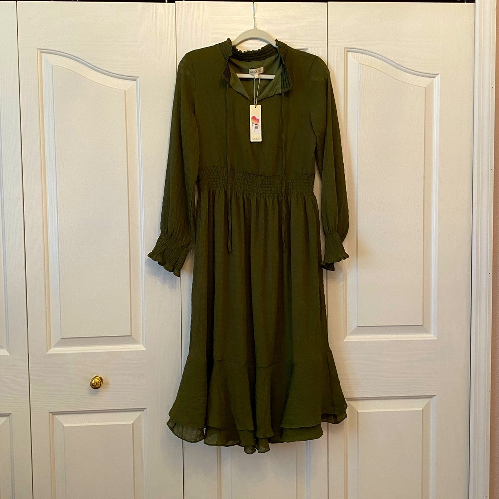 Roolee Women dress size L.
